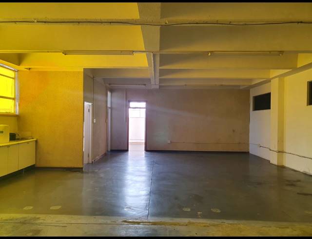 300M² FACTORY RENTED IN TRIANGLE FARM